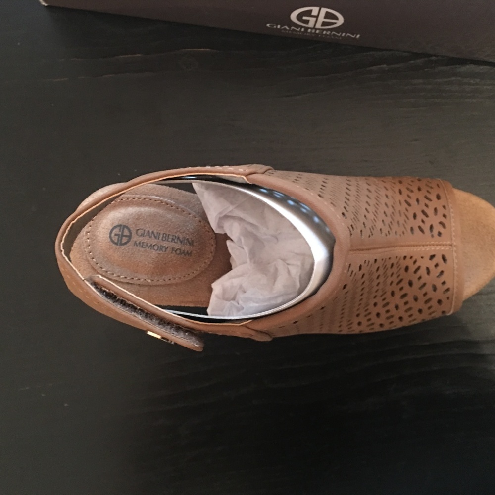 Giani Bernini Josieyy Memory Foam Perforated Shoot - image 5